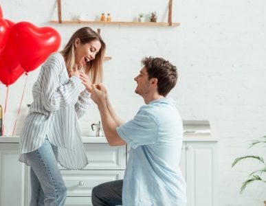 Padać na kolana czy nie? – porady ortopedy nie tylko na Walentynki